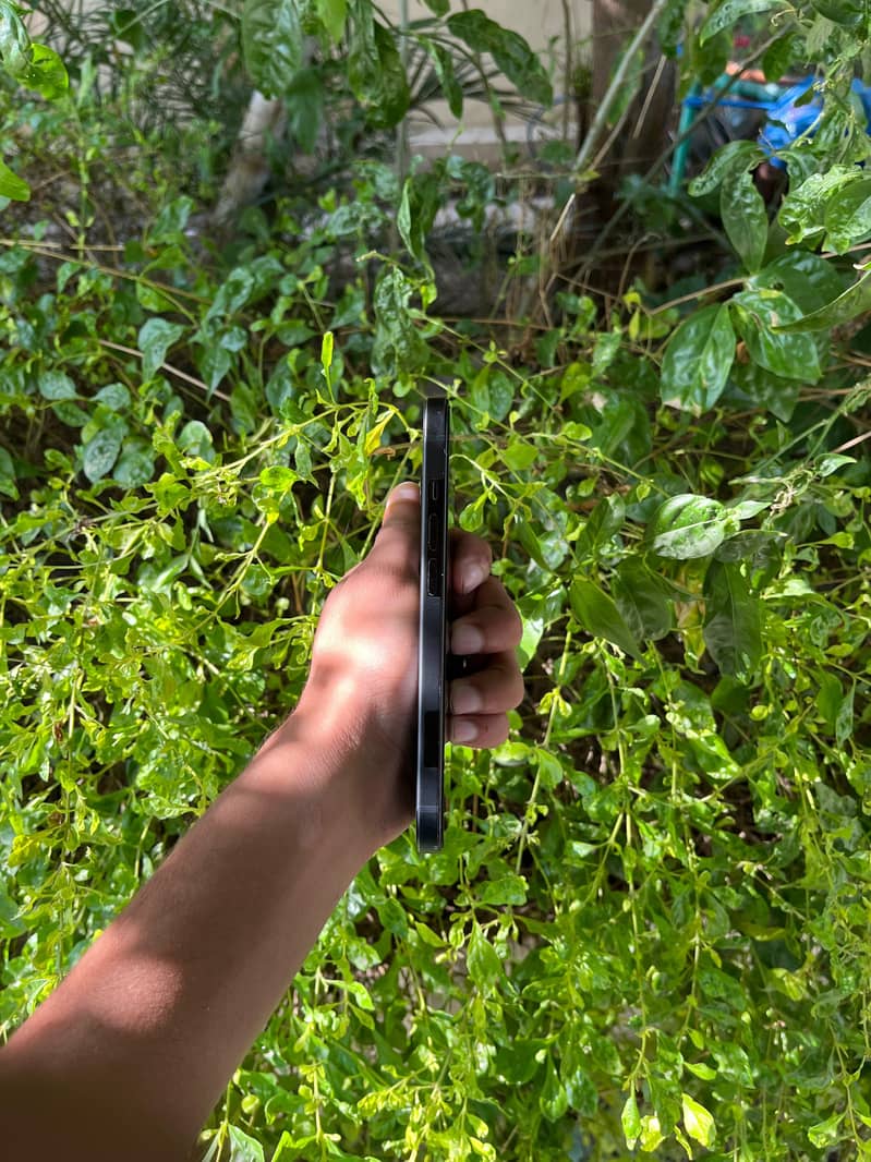 iPhone 15 4