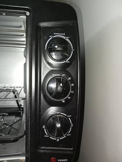 Black n Decker - TRO55PK-B9  oven ( NEW }