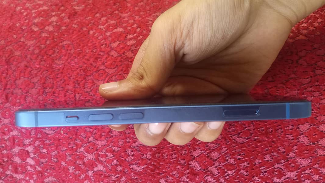 Apple iPhone 13 2