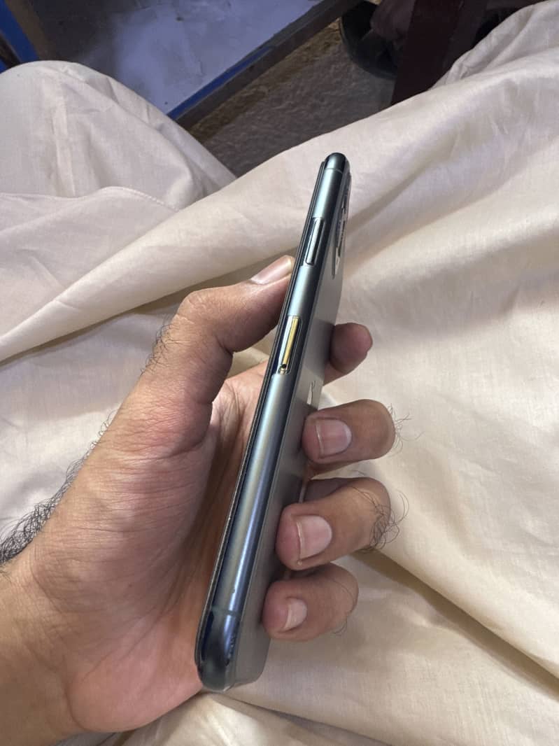 Apple iPhone 11 Pro Max 1
