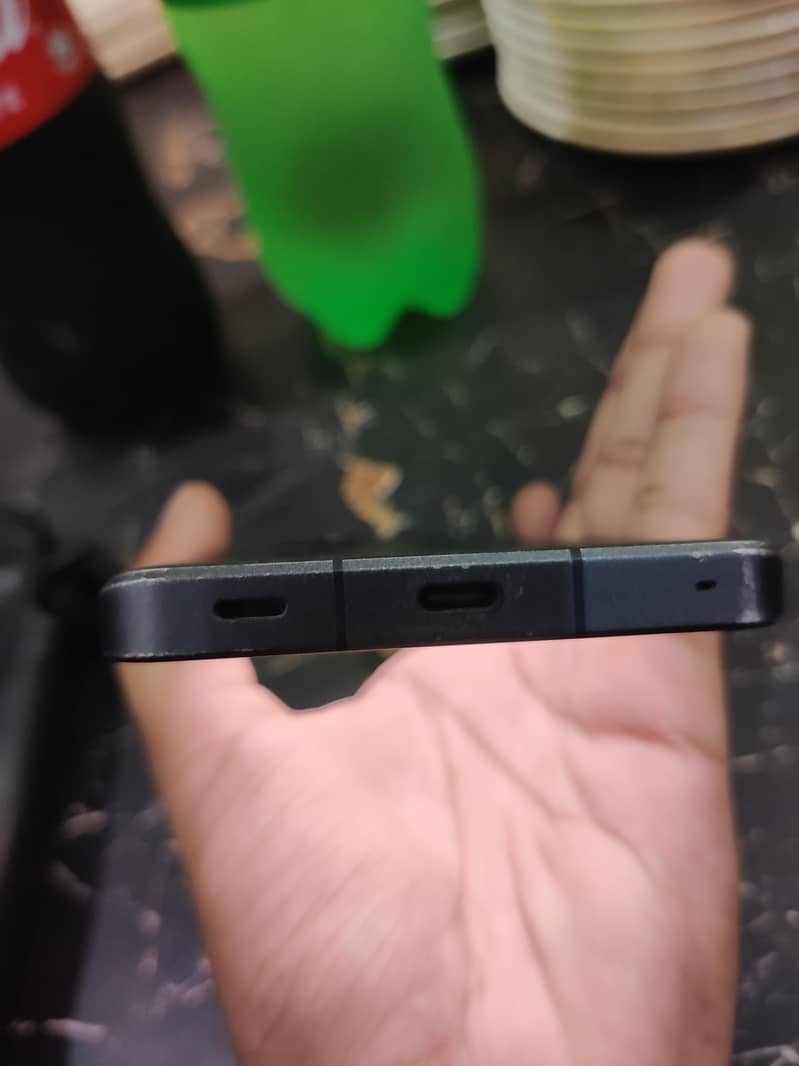 Sharp Aquos R8 pro 0