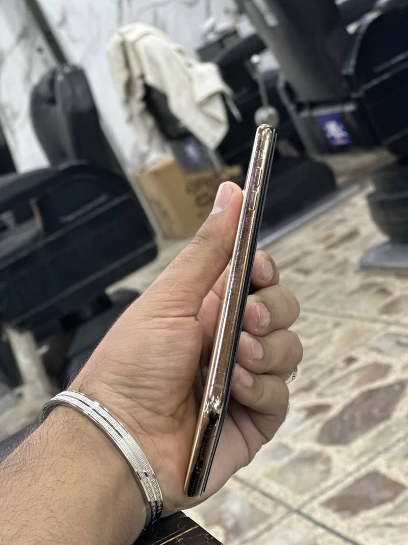 Apple iPhone 11 Pro Max 7