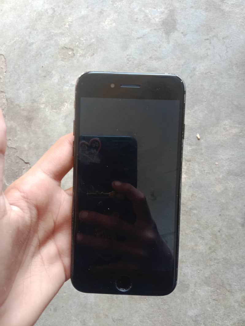 Apple iPhone 7 1
