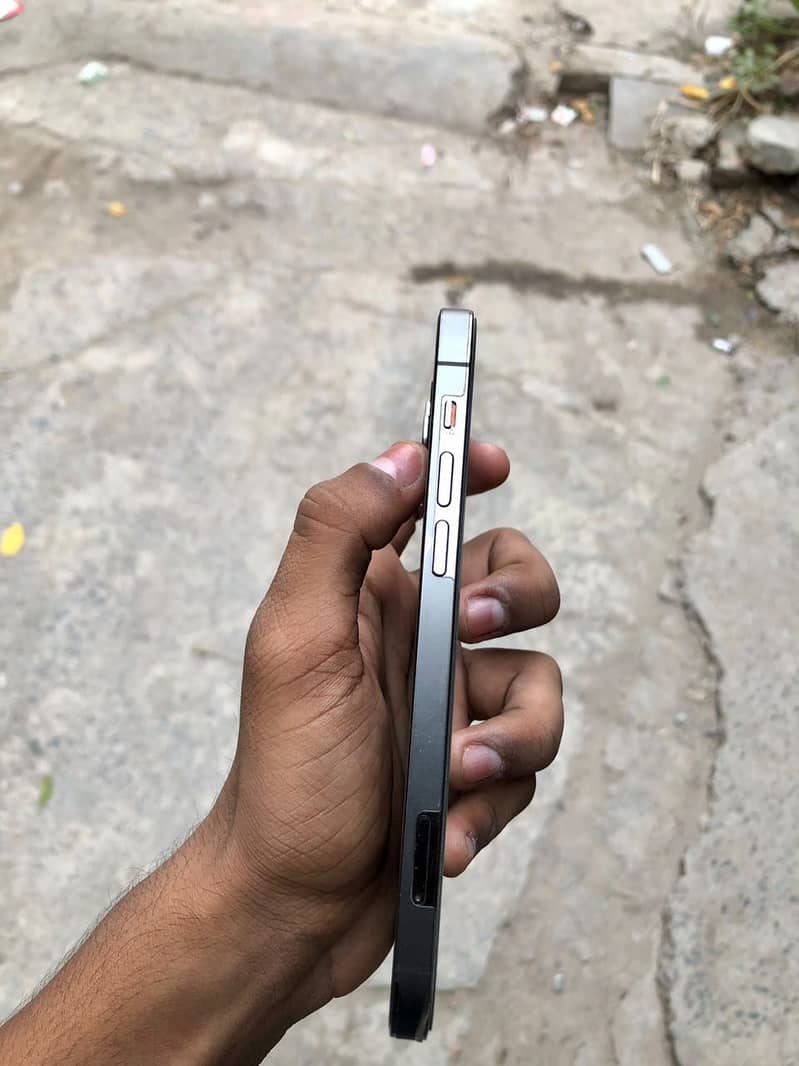 Apple iPhone 12 Pro 1