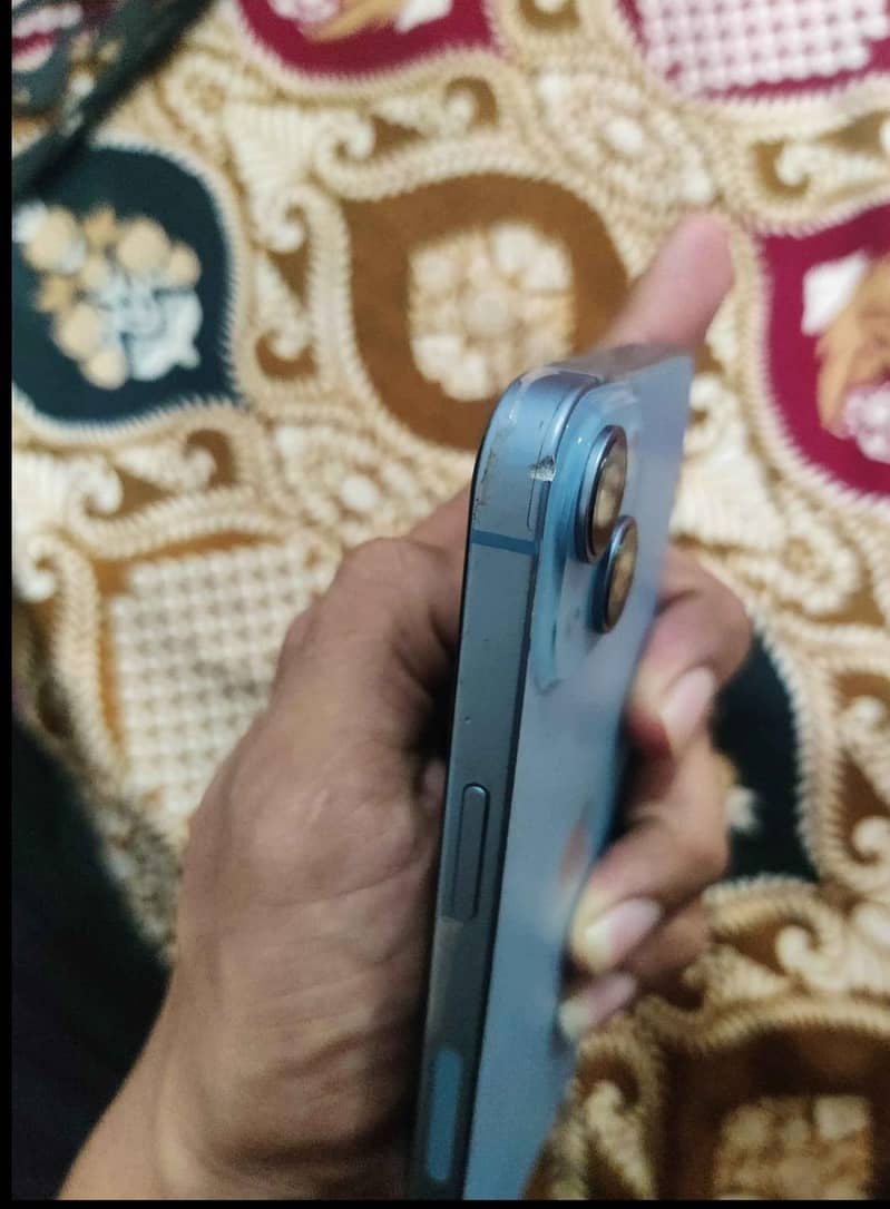 Apple iPhone 14 3