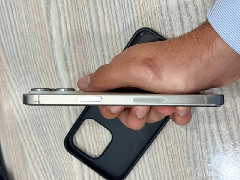 Apple iPhone 15 Pro Max 3
