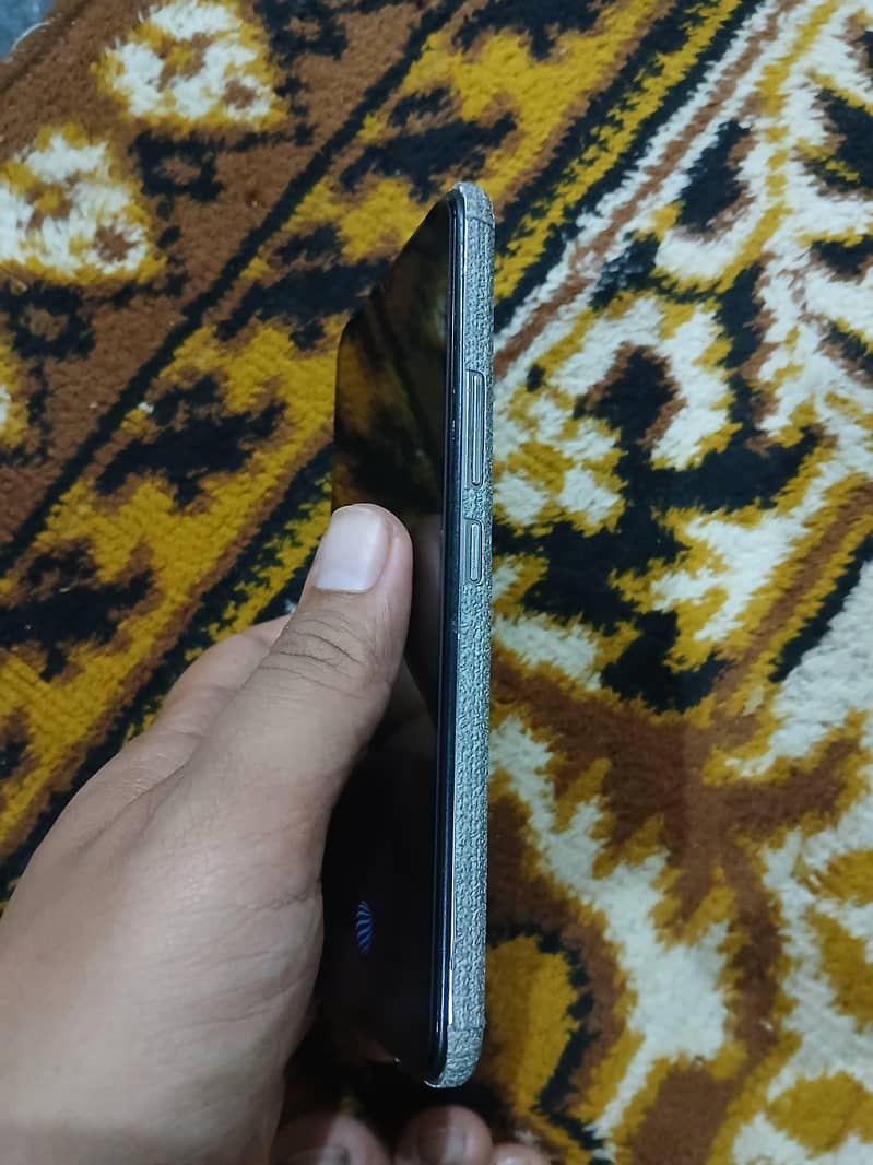 Vivo V21 0