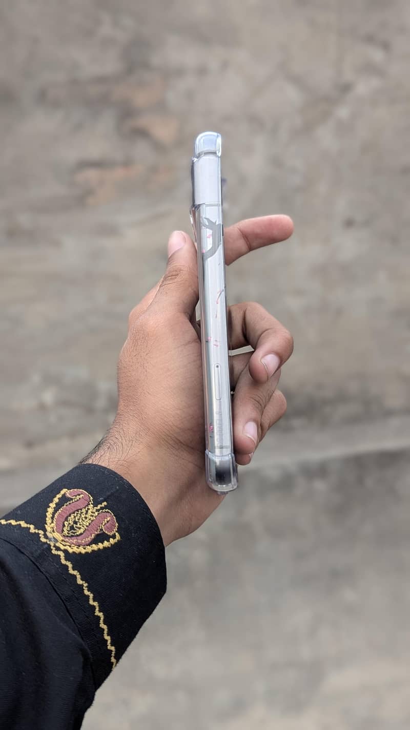 Google Pixel 8 4