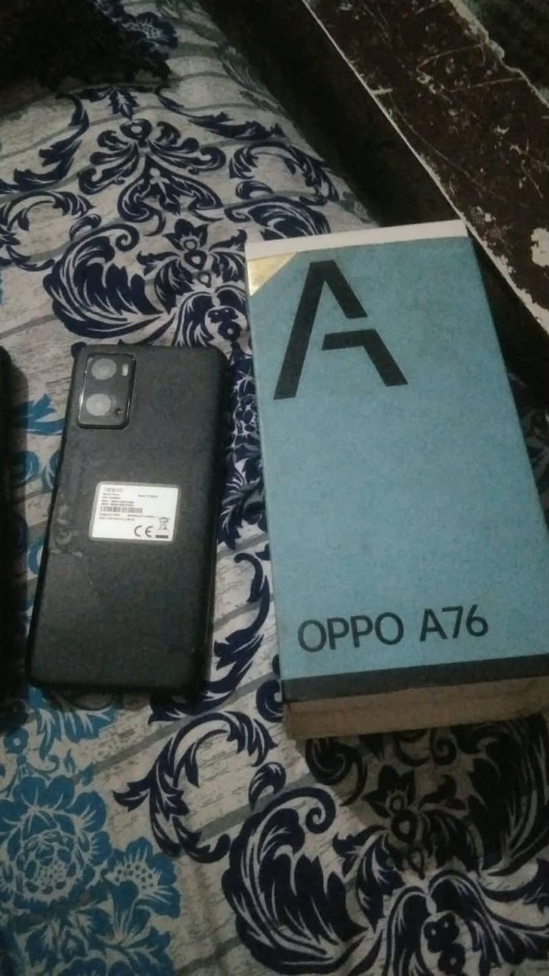 OPPO A76 3