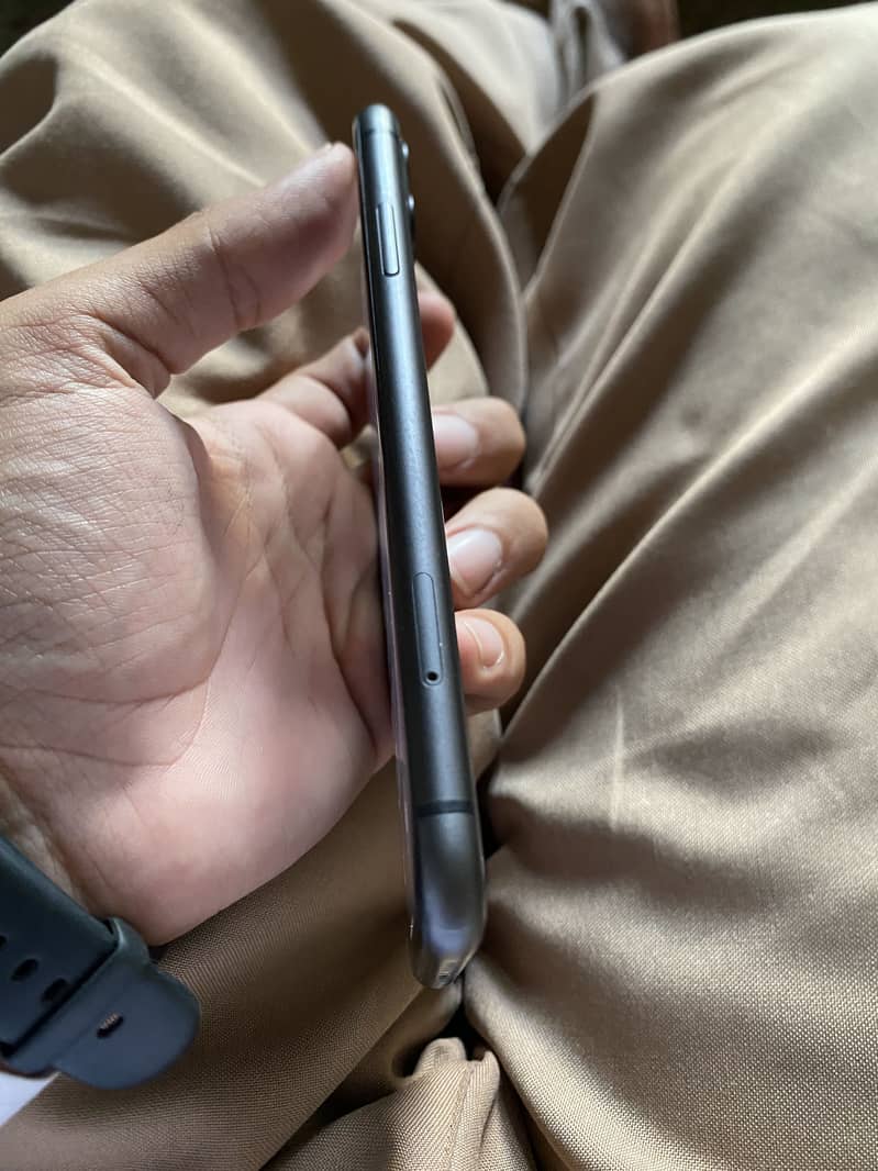 Apple iPhone 11 3