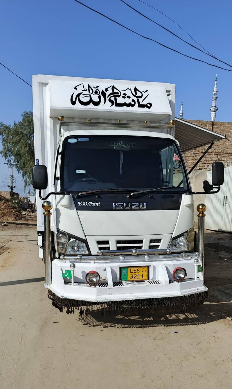 Isuzu NKR 2017 model 0