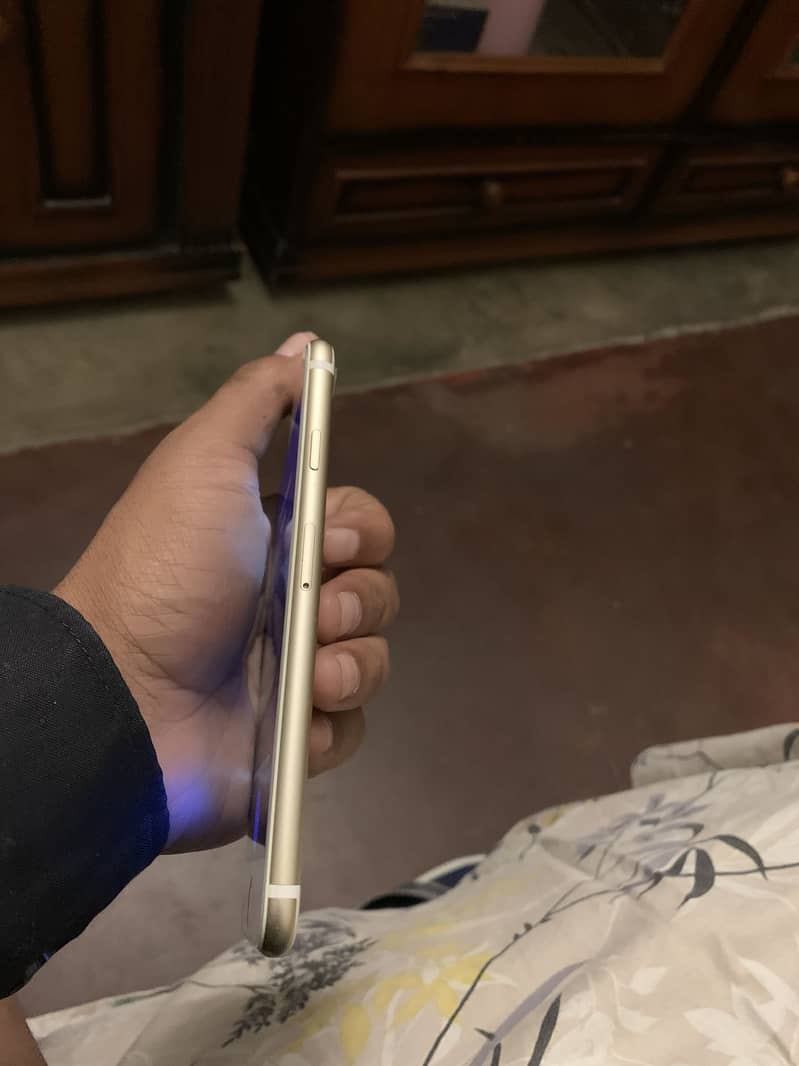 Apple iPhone 7 2