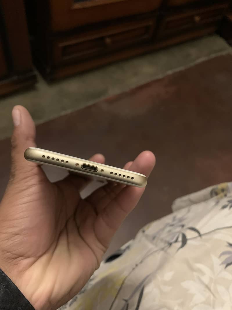 Apple iPhone 7 4