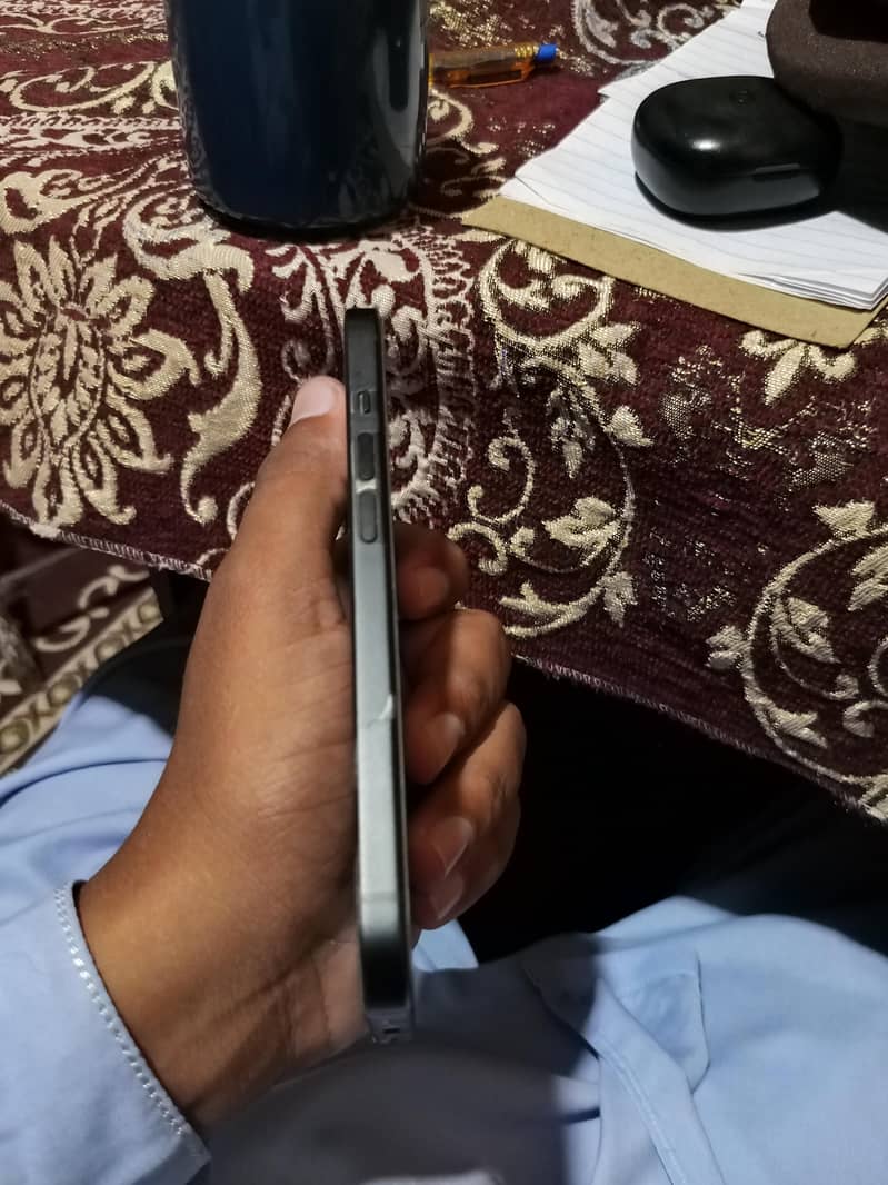 Apple iPhone 15 4