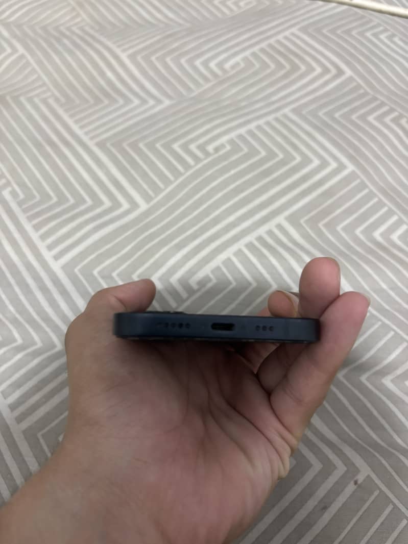 Apple iPhone 13 2