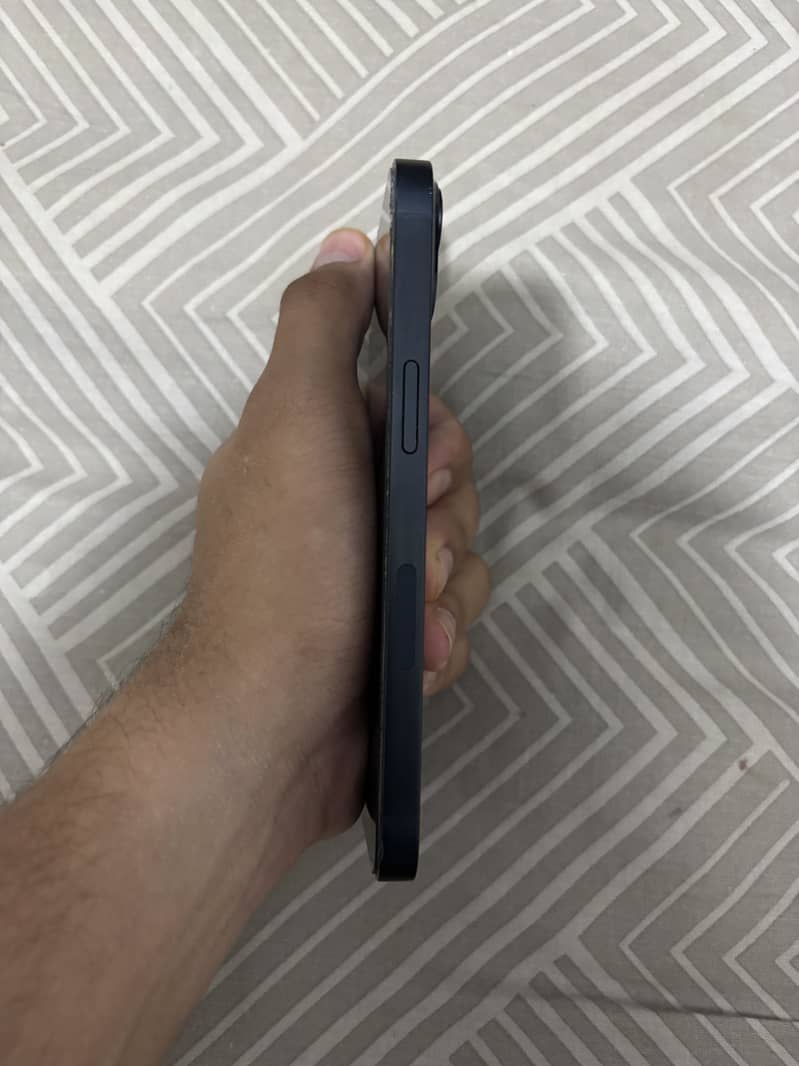 Apple iPhone 13 4