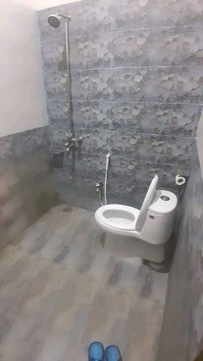 10 marla Full hous available for rent wapda Town ph1 block D3 wat 10kv solar system installed