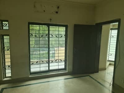 10 marla Full hous available for rent wapda Town ph1 block D3 wat 10kv solar system installed