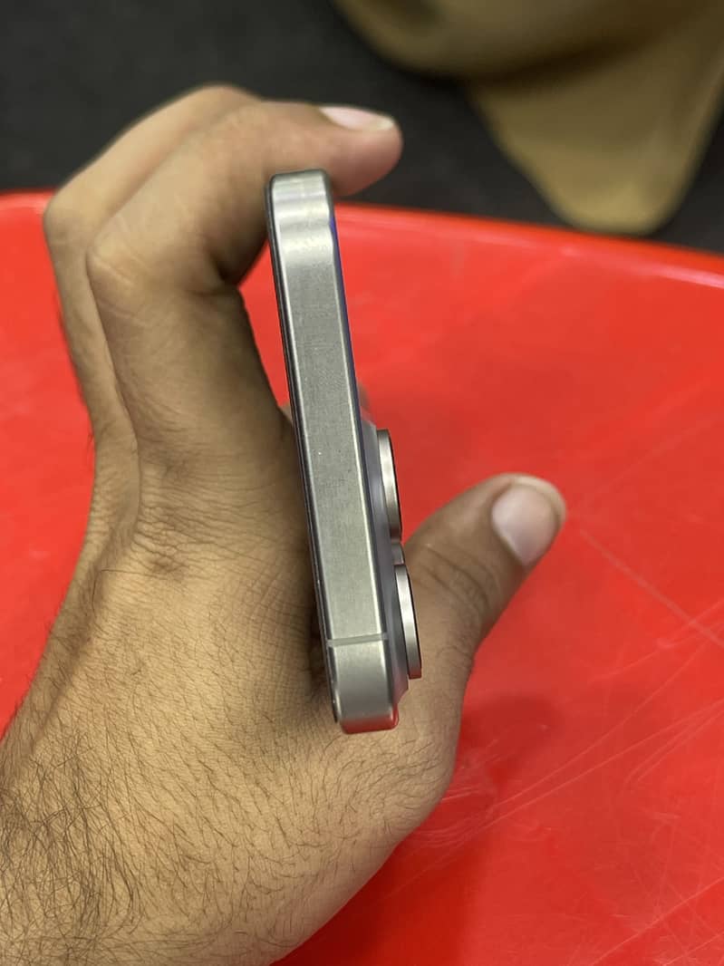 Apple iPhone 15 Pro Max 4