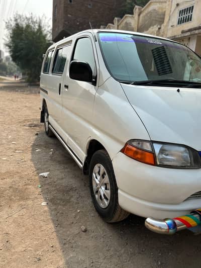 Toyota Hiace 2005