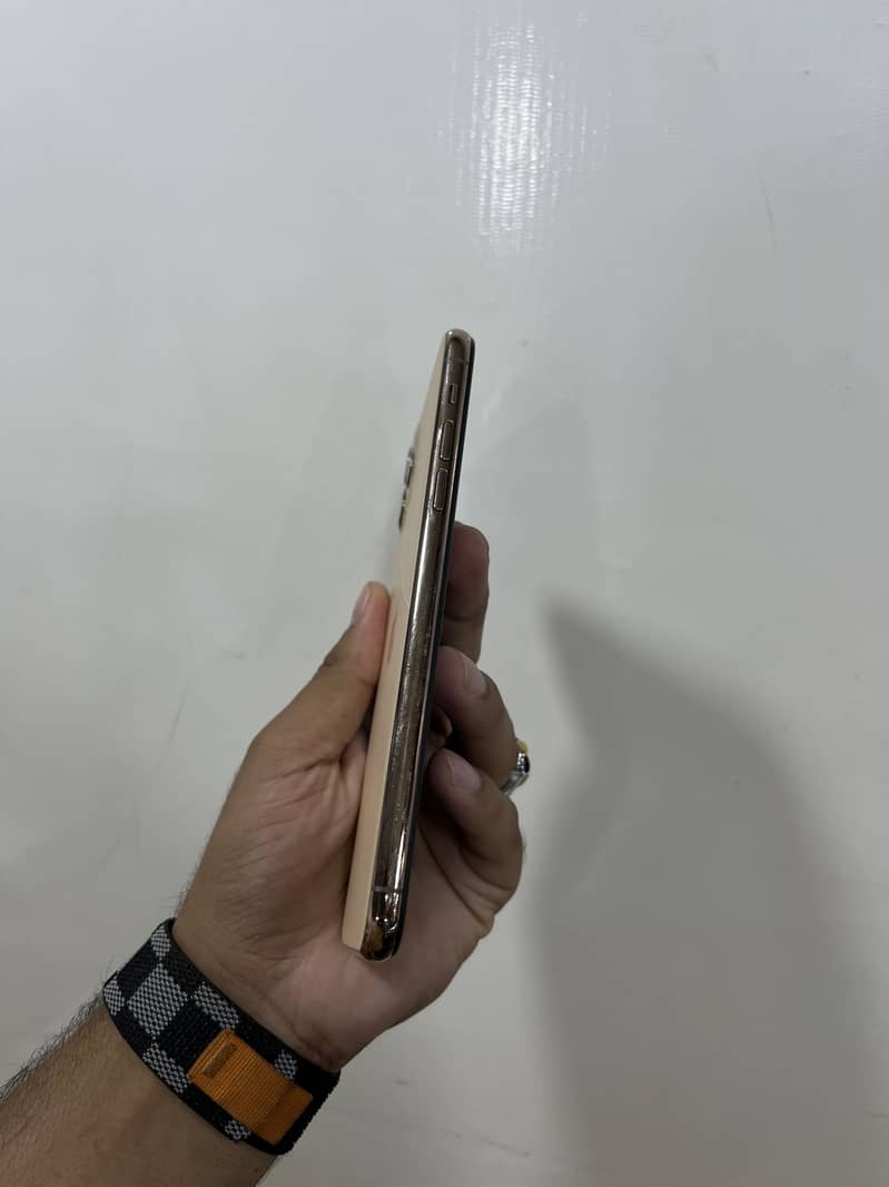 Apple iPhone 11 Pro Max 1