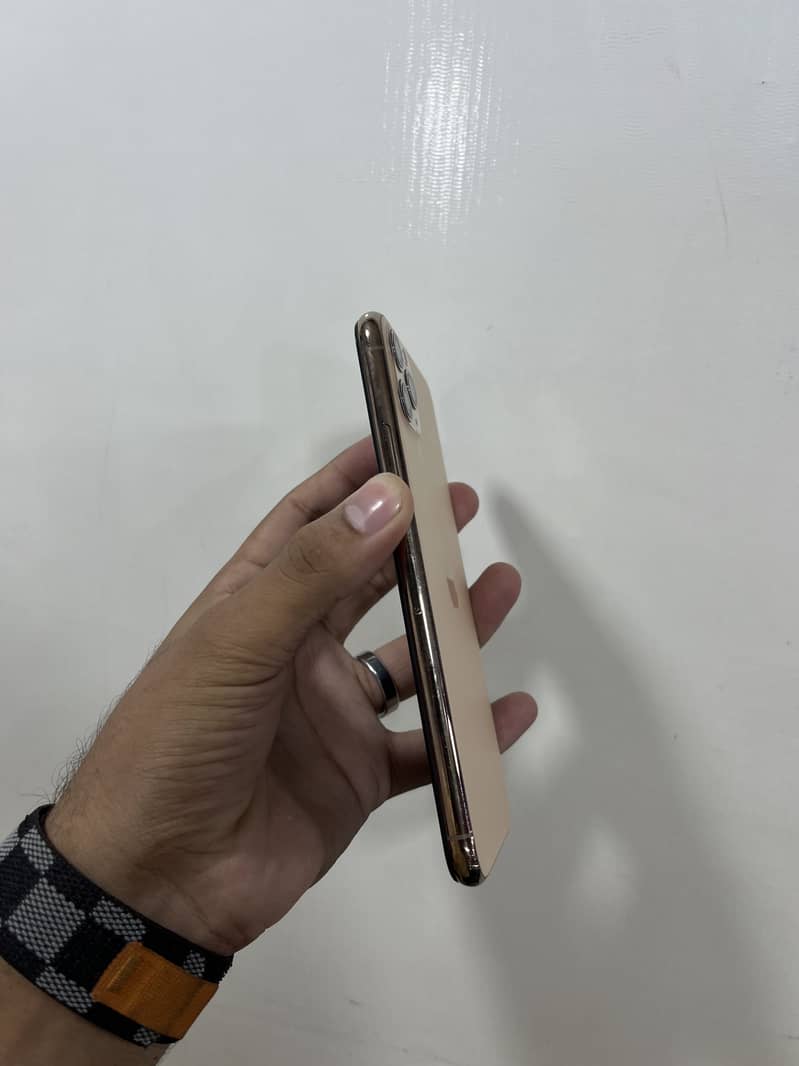 Apple iPhone 11 Pro Max 3