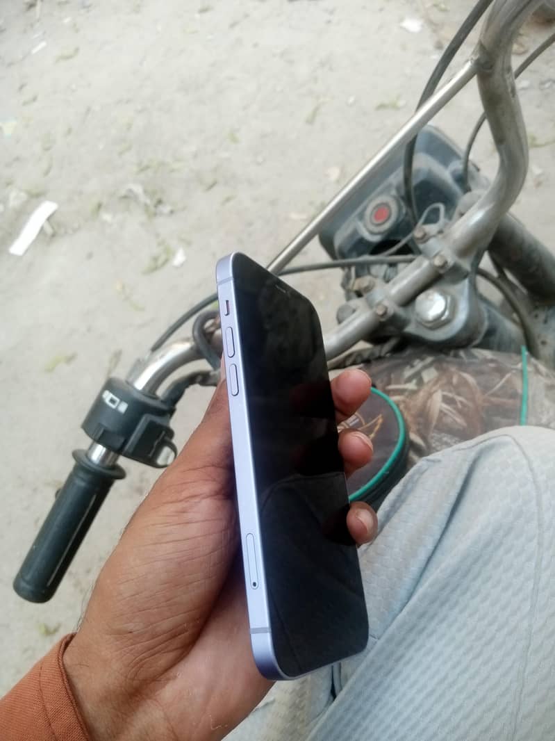 Apple iPhone 12 2