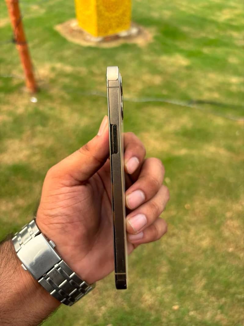 Apple iPhone 12 Pro 1