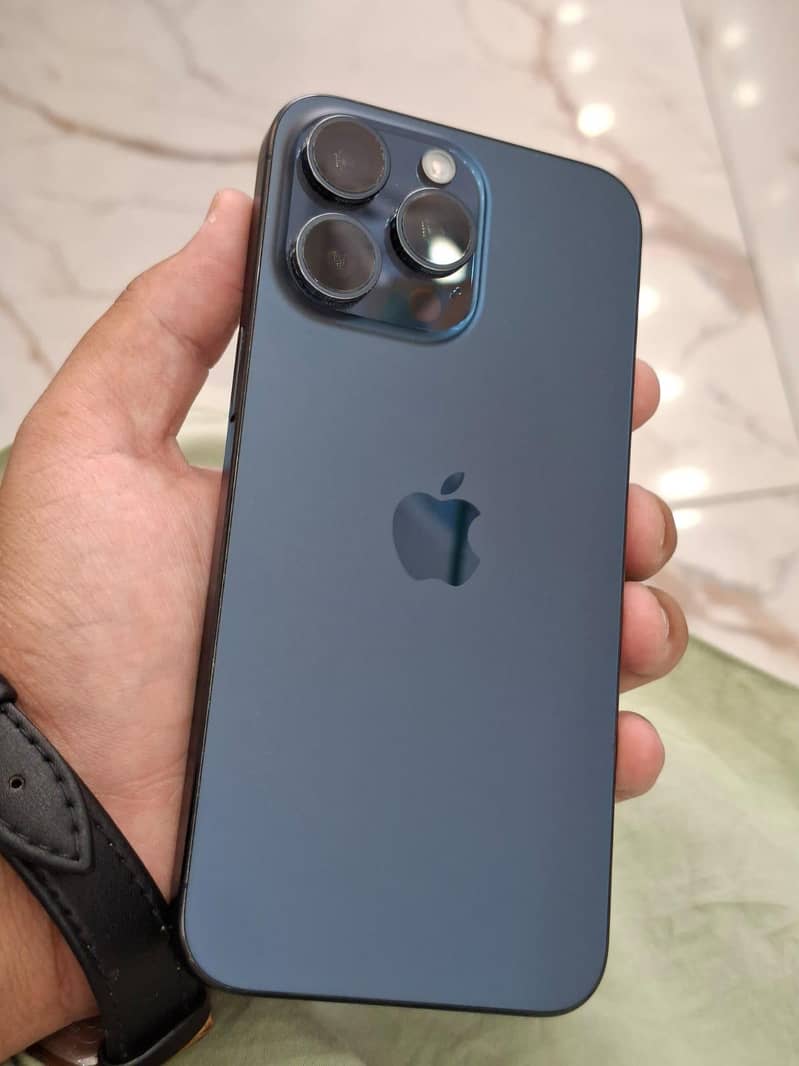Apple iPhone 15 Pro Max 1