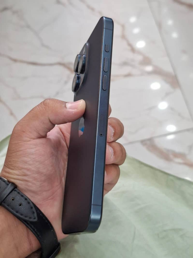 Apple iPhone 15 Pro Max 3