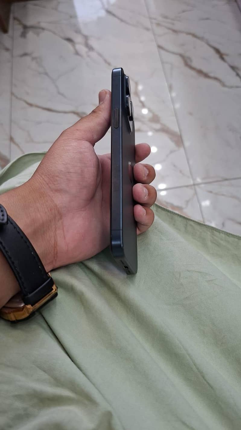 Apple iPhone 15 Pro Max 6