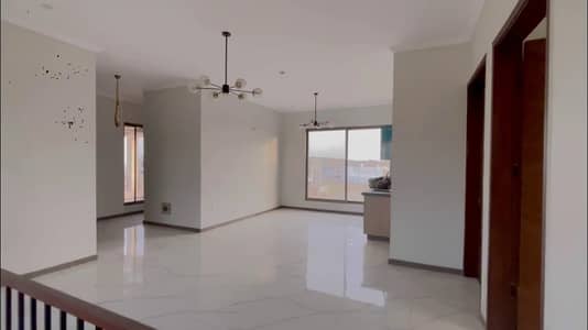 272sq yd Ready to Move Villa in Precinct-1 0.5km from main entrance. A-One Construction Standard 5Bed Drawing Dining Lounge