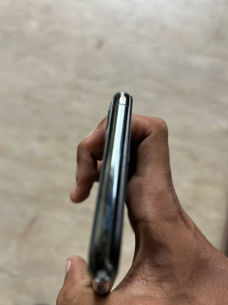 Apple iPhone 11 Pro Max 3