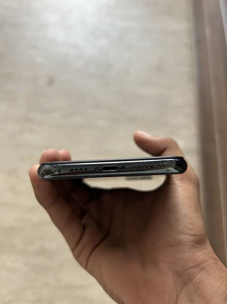 Apple iPhone 11 Pro Max 4