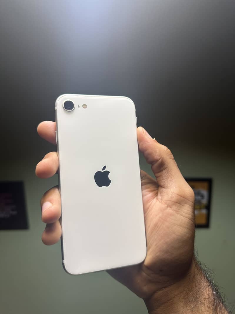 Apple iPhone SE 10