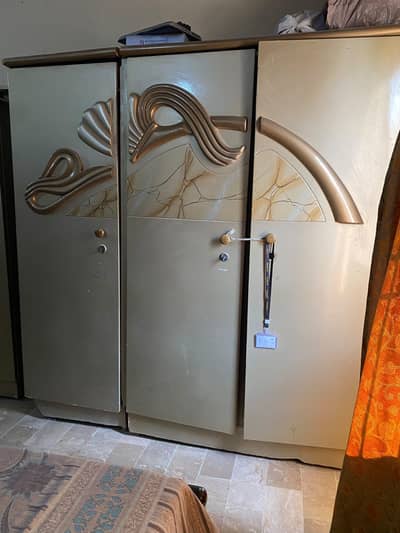 3 door almari and divider for sale