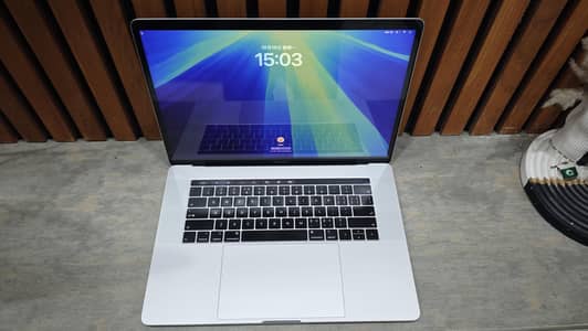 MacBook Pro 2018 15-inch – Core i7 | 16GB RAM | 512GB SSD