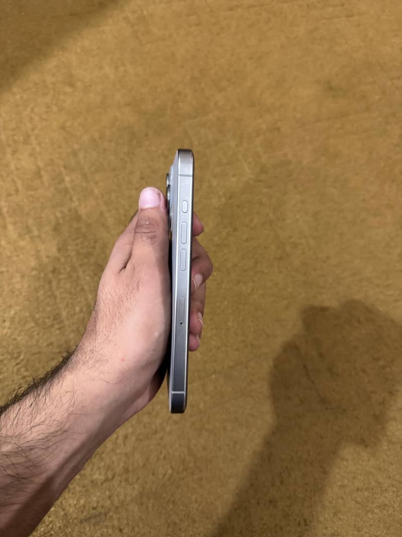 Apple iPhone 15 Pro 2