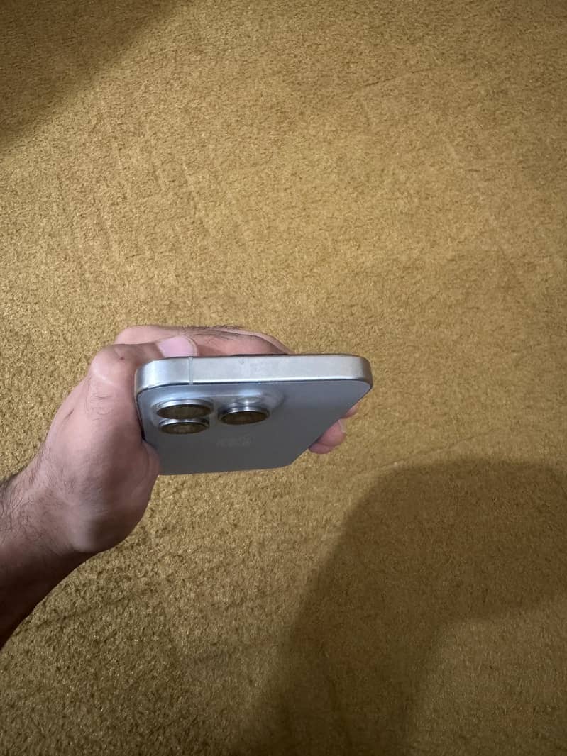 Apple iPhone 15 Pro 3