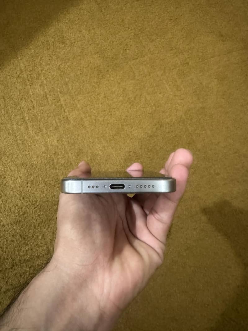 Apple iPhone 15 Pro 4
