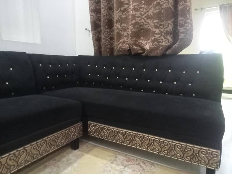 black  colour  L. shaped 1