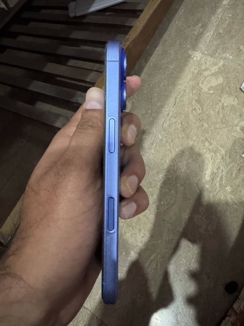 Apple iPhone 16 0