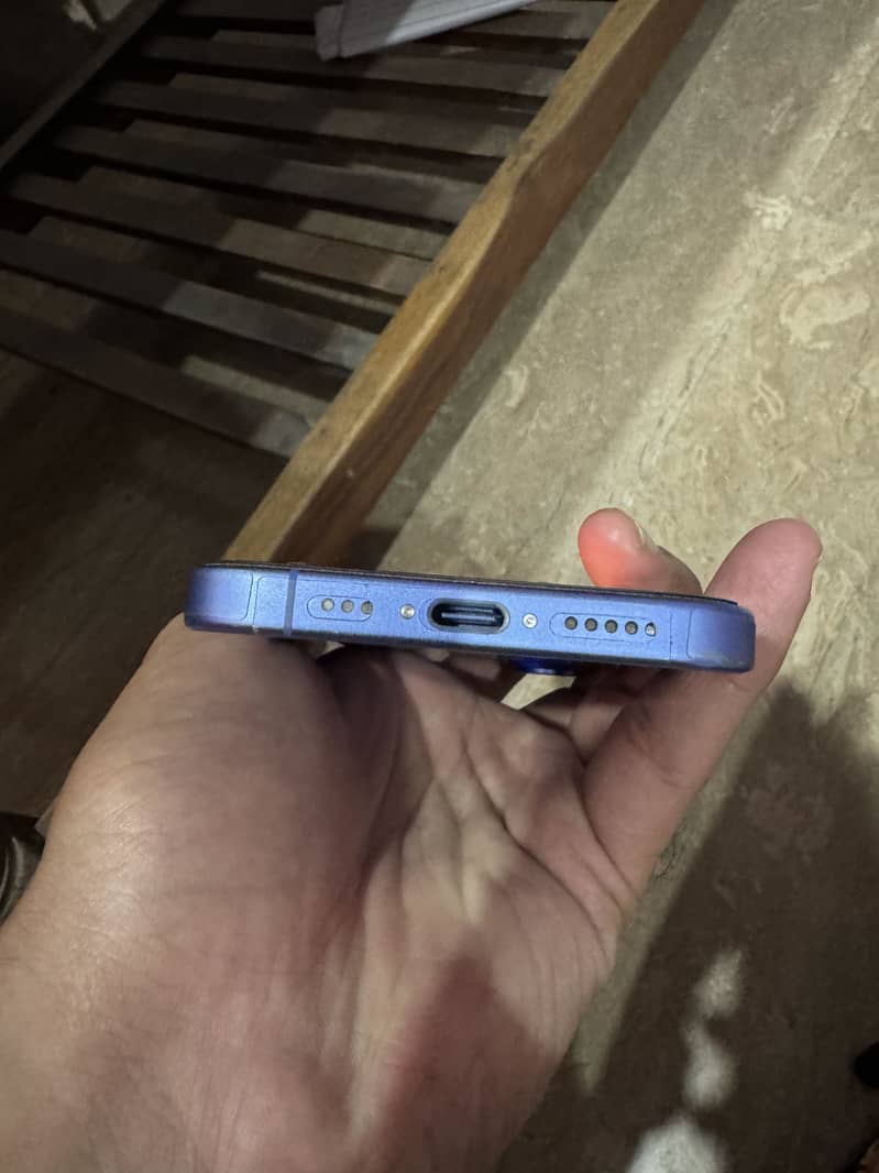 Apple iPhone 16 3