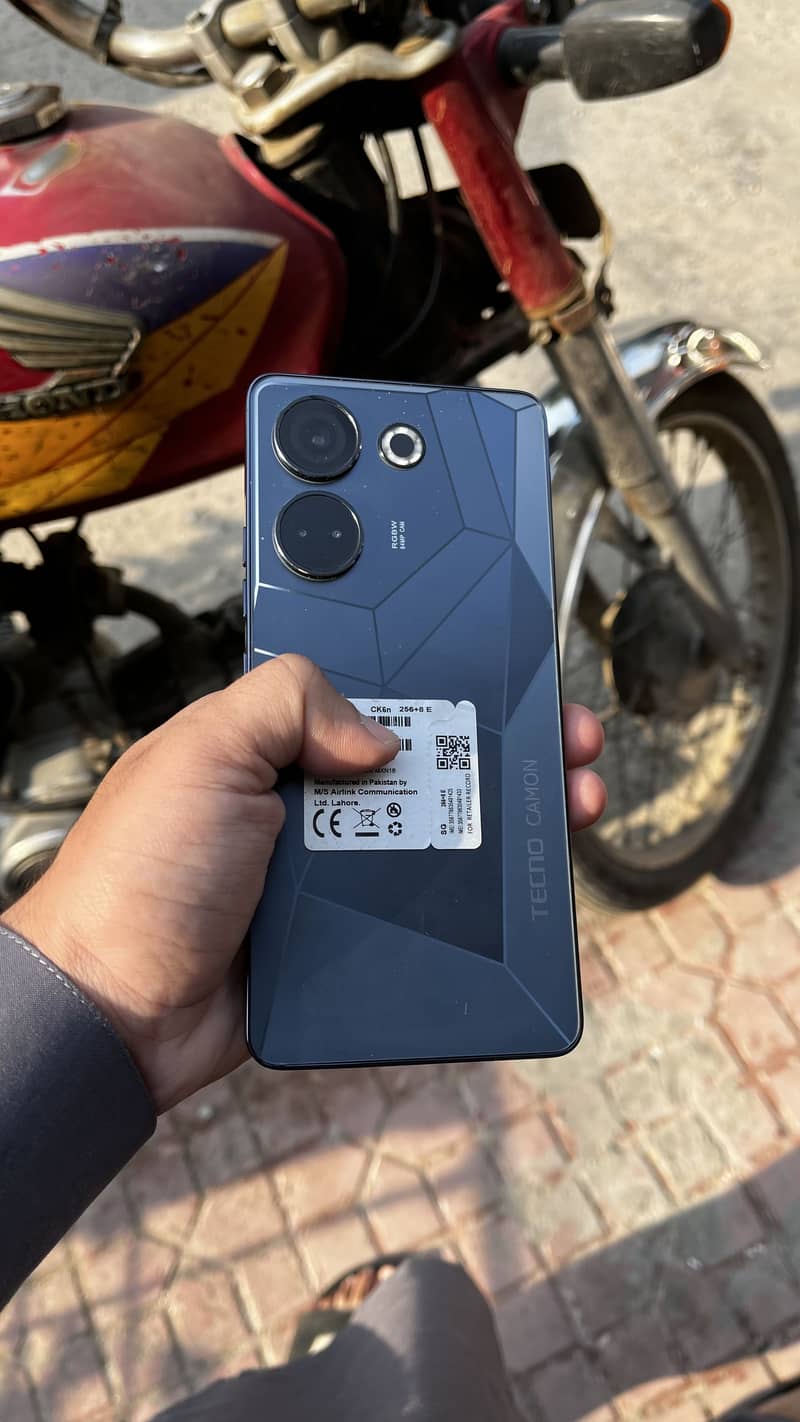 Tecno CAMON 20 2