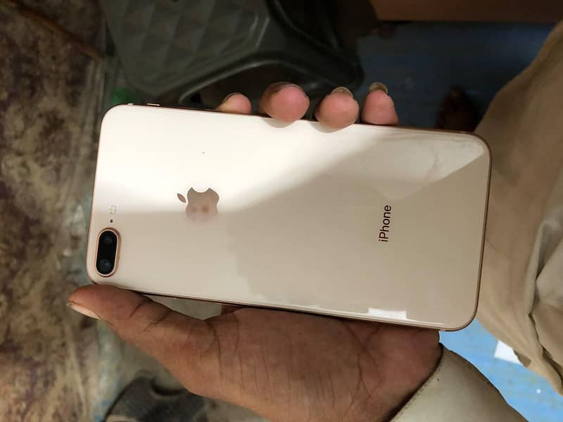 Apple iPhone 8 Plus 0