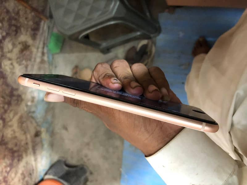 Apple iPhone 8 Plus 1