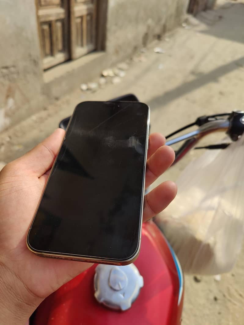 Apple iPhone 14 Pro Max 1