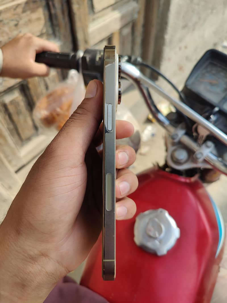 Apple iPhone 14 Pro Max 5
