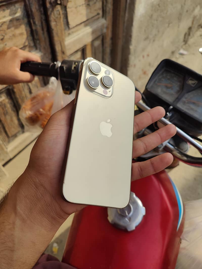 Apple iPhone 14 Pro Max 6