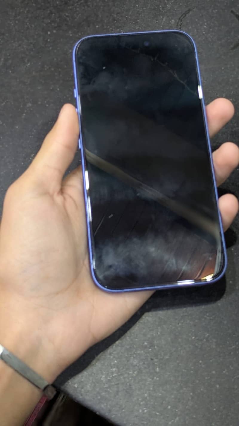 Apple iPhone 16 5